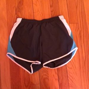 LOVE THESE NIKE ATHLETIC SHORTS